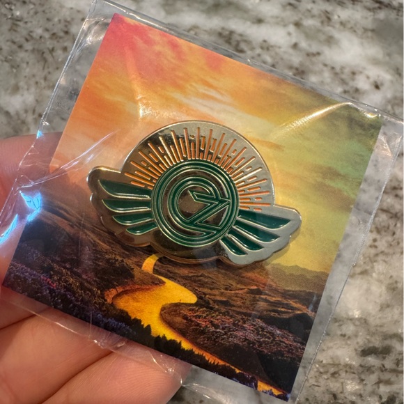 Wicked for Good movie premiere rare, collectible, limited edition “Oz” pin 2025 - Picture 3 of 4